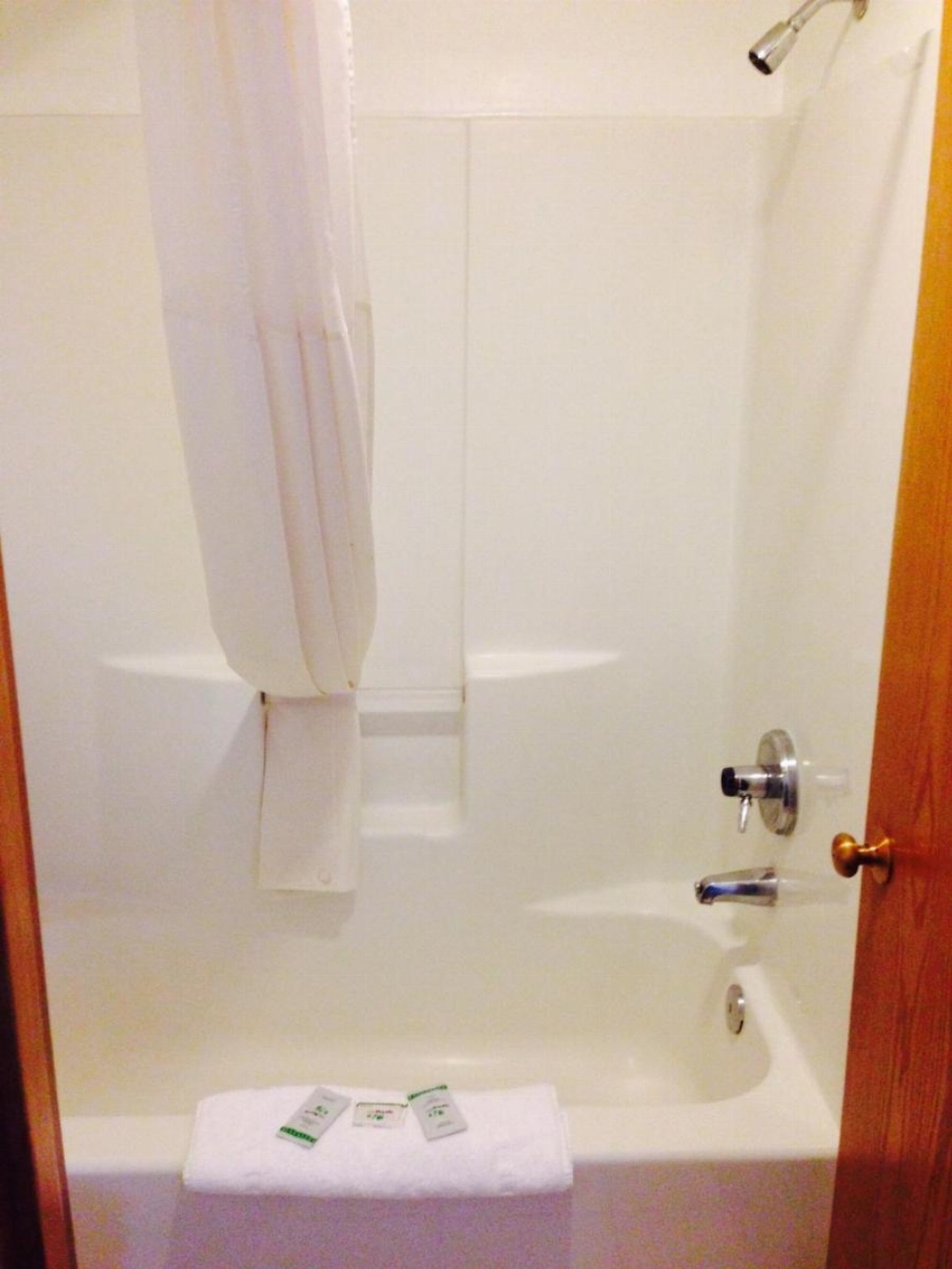 Bay City Motor Inn Image 12