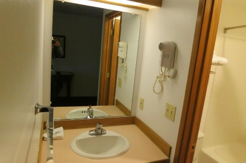 Bay City Motor Inn image 23
