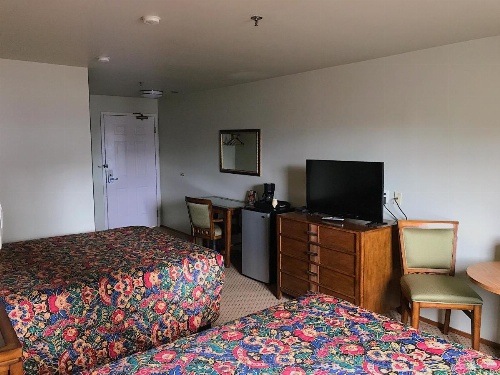 Bay City Motor Inn image 27