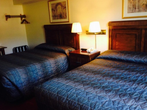 Bay City Motor Inn image 8